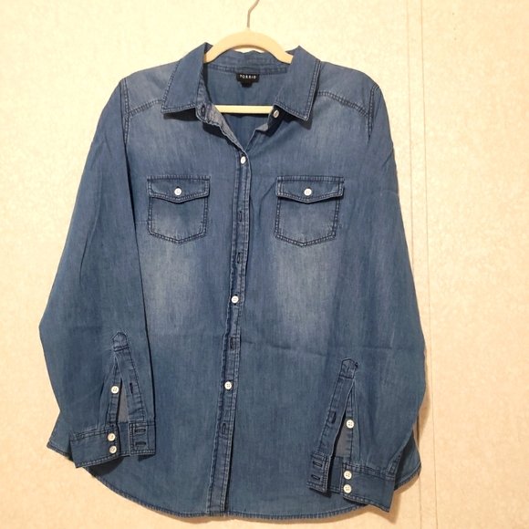 TORRID MEDIUM WASH DENIM BUTTON-DOWN SHIRT..SIZE:0 - Picture 3 of 12